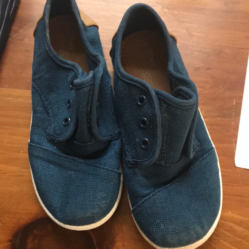 Toms Boys Navy shoes
